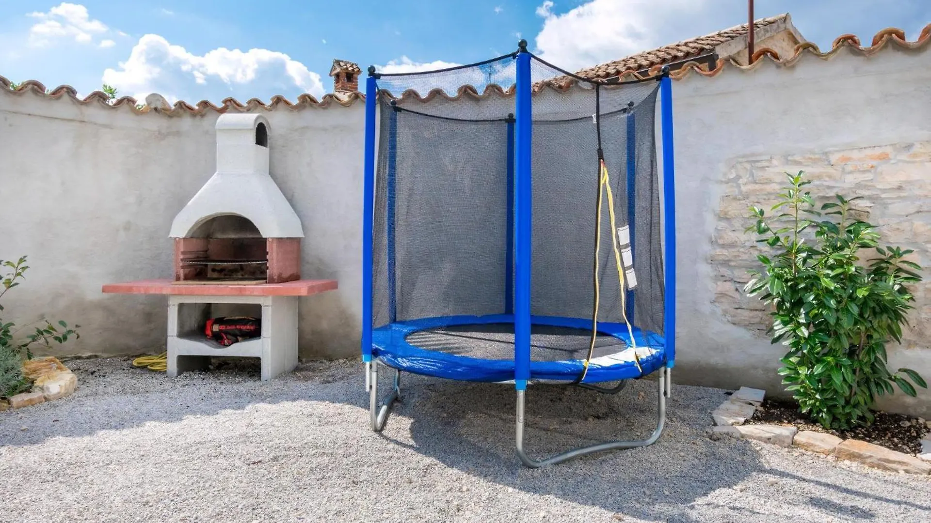 Semesterbostad Villa Martin Umzaeunter Hof, Schnelles Wifi, Patio Kringa Kroatien