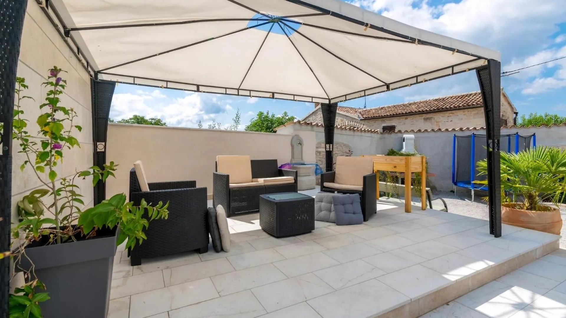 Villa Martin Umzaeunter Hof, Schnelles Wifi, Patio Kringa Semesterbostad