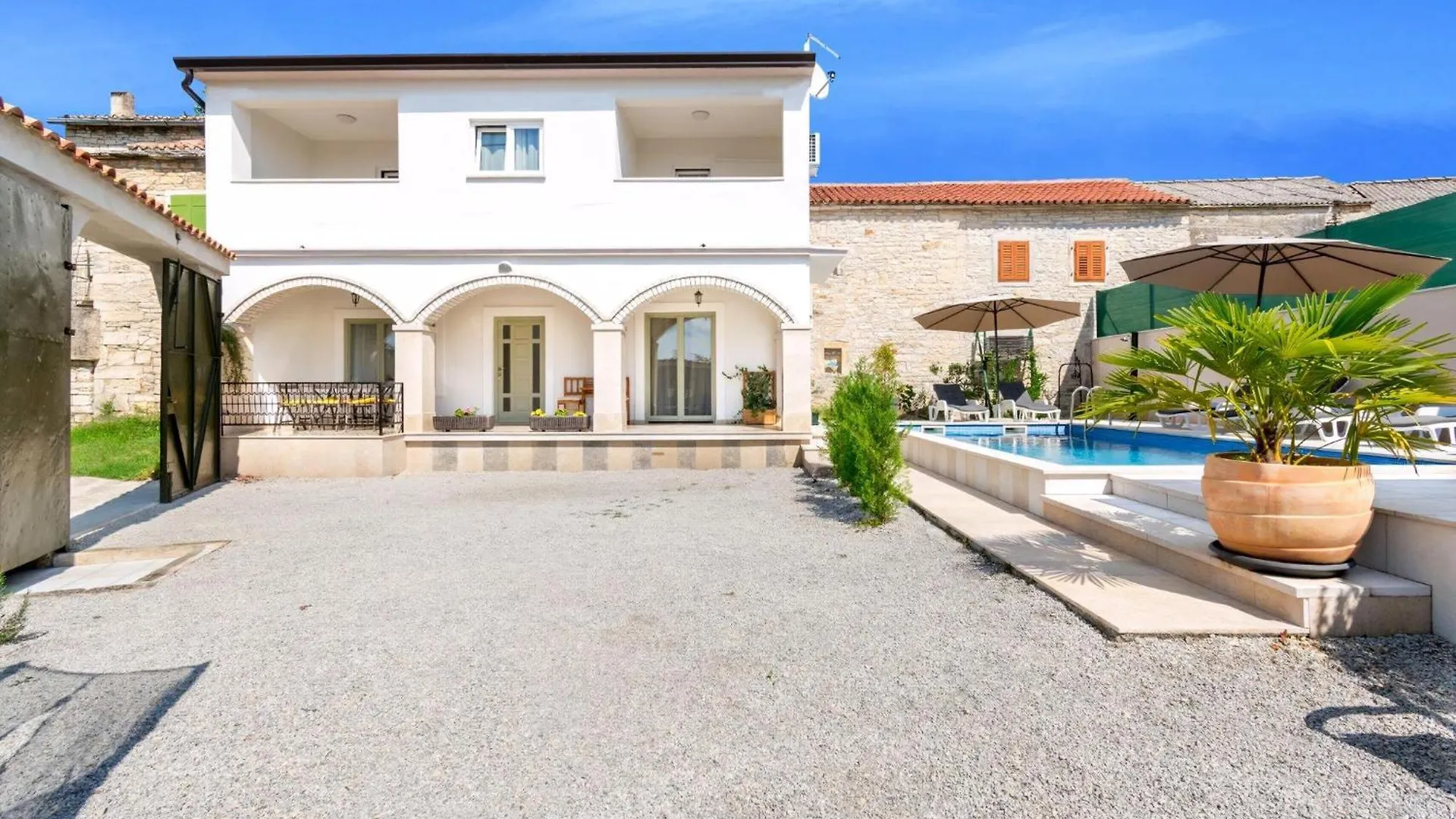 Villa Martin Umzaeunter Hof, Schnelles Wifi, Patio Kringa Semesterbostad